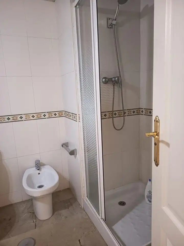 Bany de Pis en venda en Córdoba amb Aire condicionat, Jardí privat i Terrassa