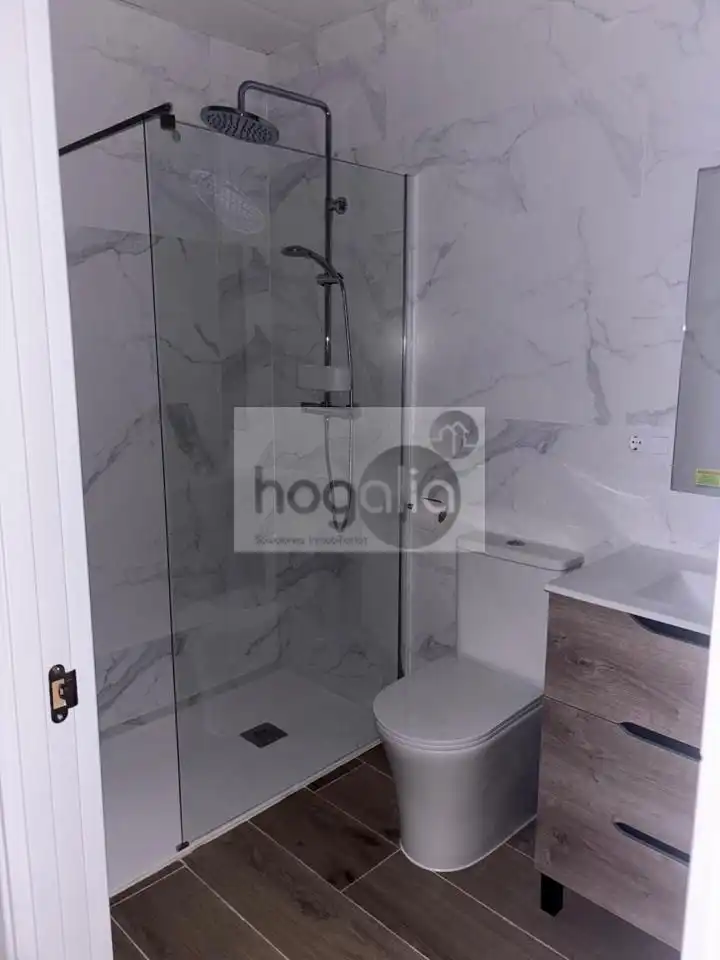 Ground floor for rent in Triana Casco Antiguo