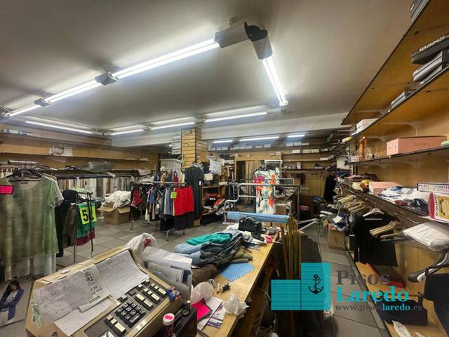 Local comercial en Venta en Calle Comandante Villar en Centro