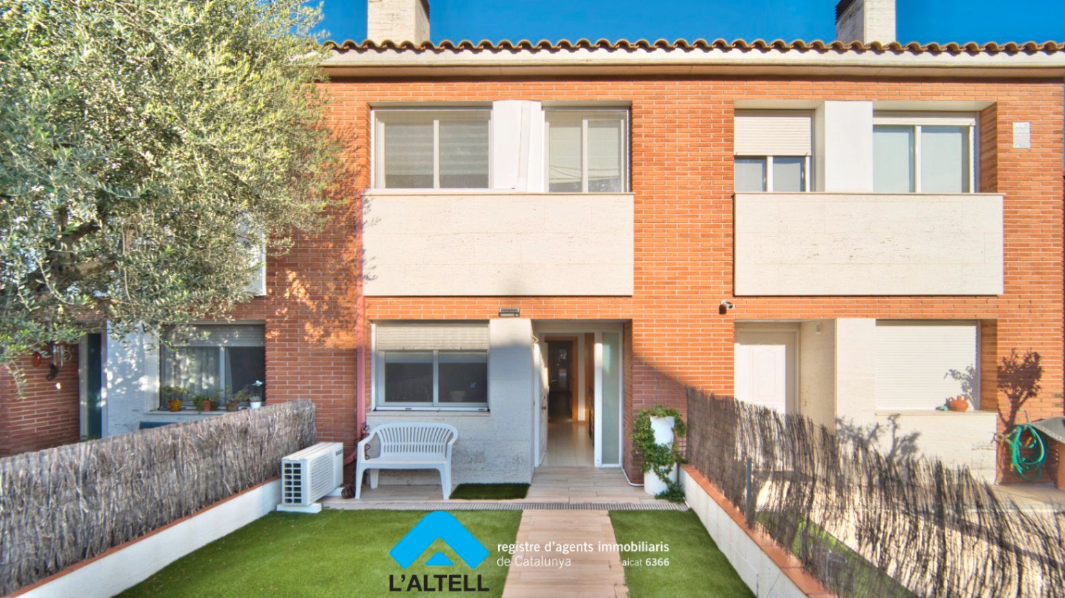Exterior view of Single-family semi-detached for sale in L'Ametlla del Vallès  with Air Conditioner, Heating and Private garden