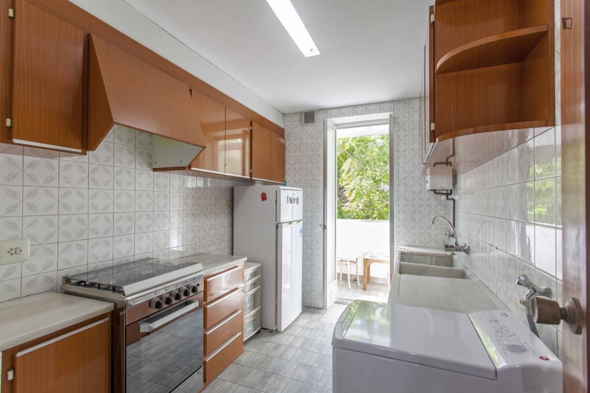 Cuina de Apartament de lloguer en  Valencia Capital amb Aire condicionat, Moblat i Internet