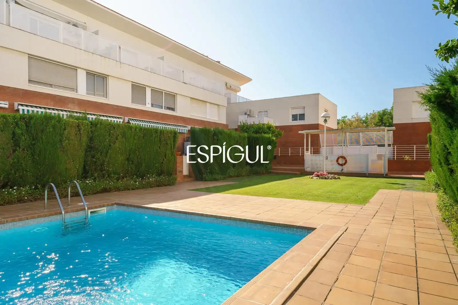 Piscina de Casa adosada en venda en Premià de Mar amb Aire condicionat, Calefacció i Jardí privat