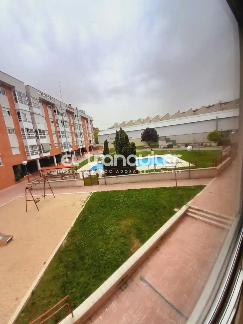 Außenansicht von Wohnung zum Verkauf in Madrid mit Klimaanlage, Parkett und Schwimmbad