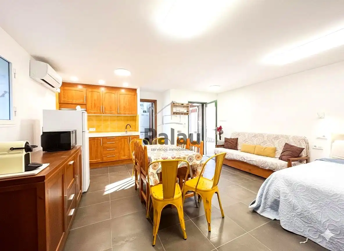 Exterior view of Study for sale in Ciutadella de Menorca  with Air Conditioner and Terrace