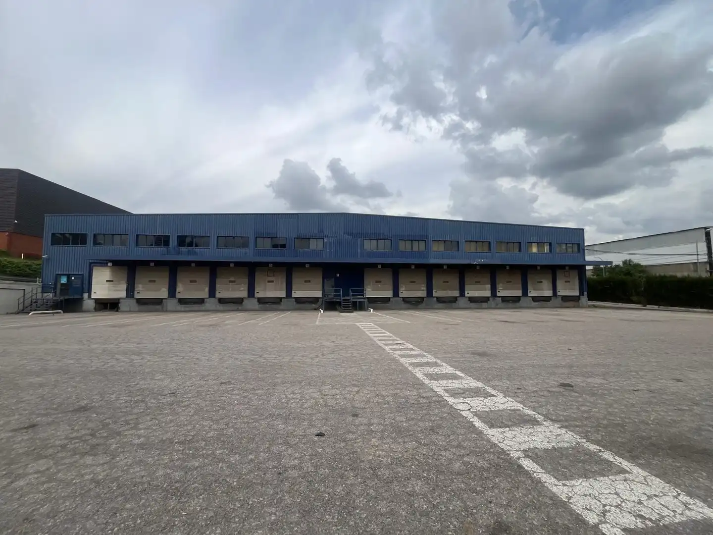 Vista exterior de Nau industrial de lloguer en Castellbisbal amb Calefacció i Alarma