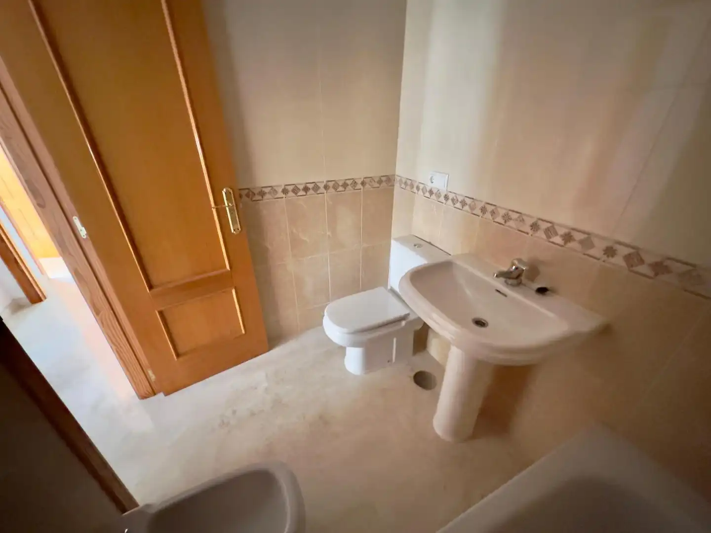 Bany de Apartament en venda en Benidorm amb Jardí privat, Terrassa i Piscina comunitària
