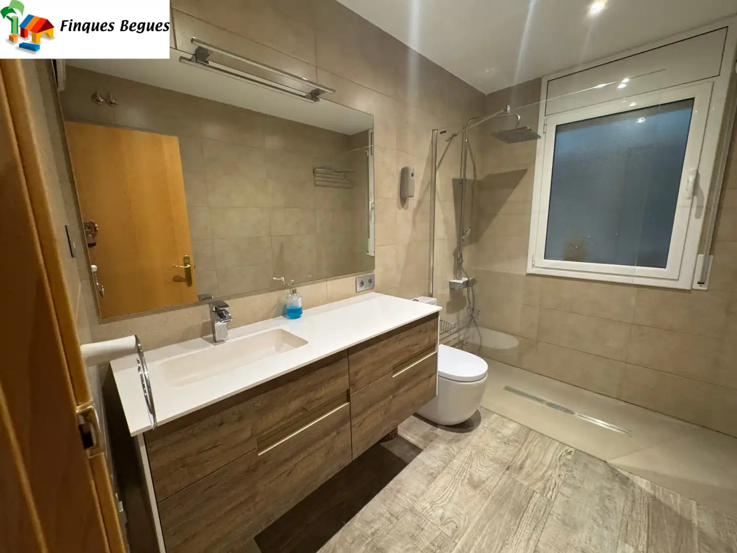 Baño de Planta baja en venta en Begues, Barcelona