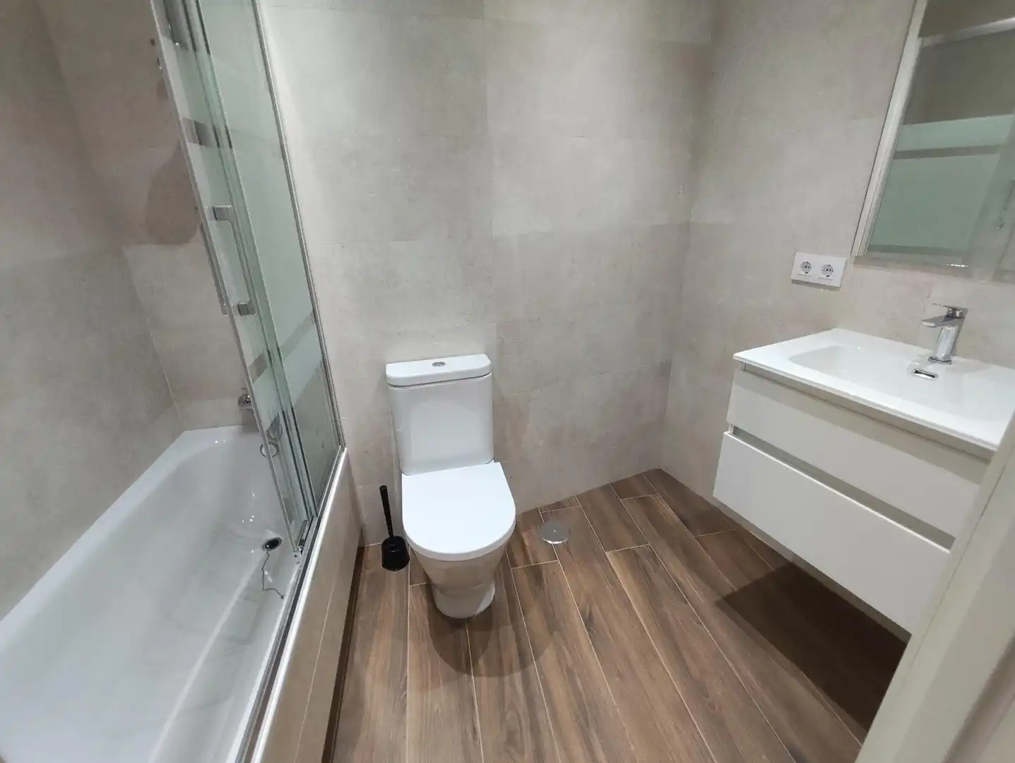 Badezimmer von Wohnung zur Miete in Sevilla mit Privatgarten, Terrasse und Abstellraum