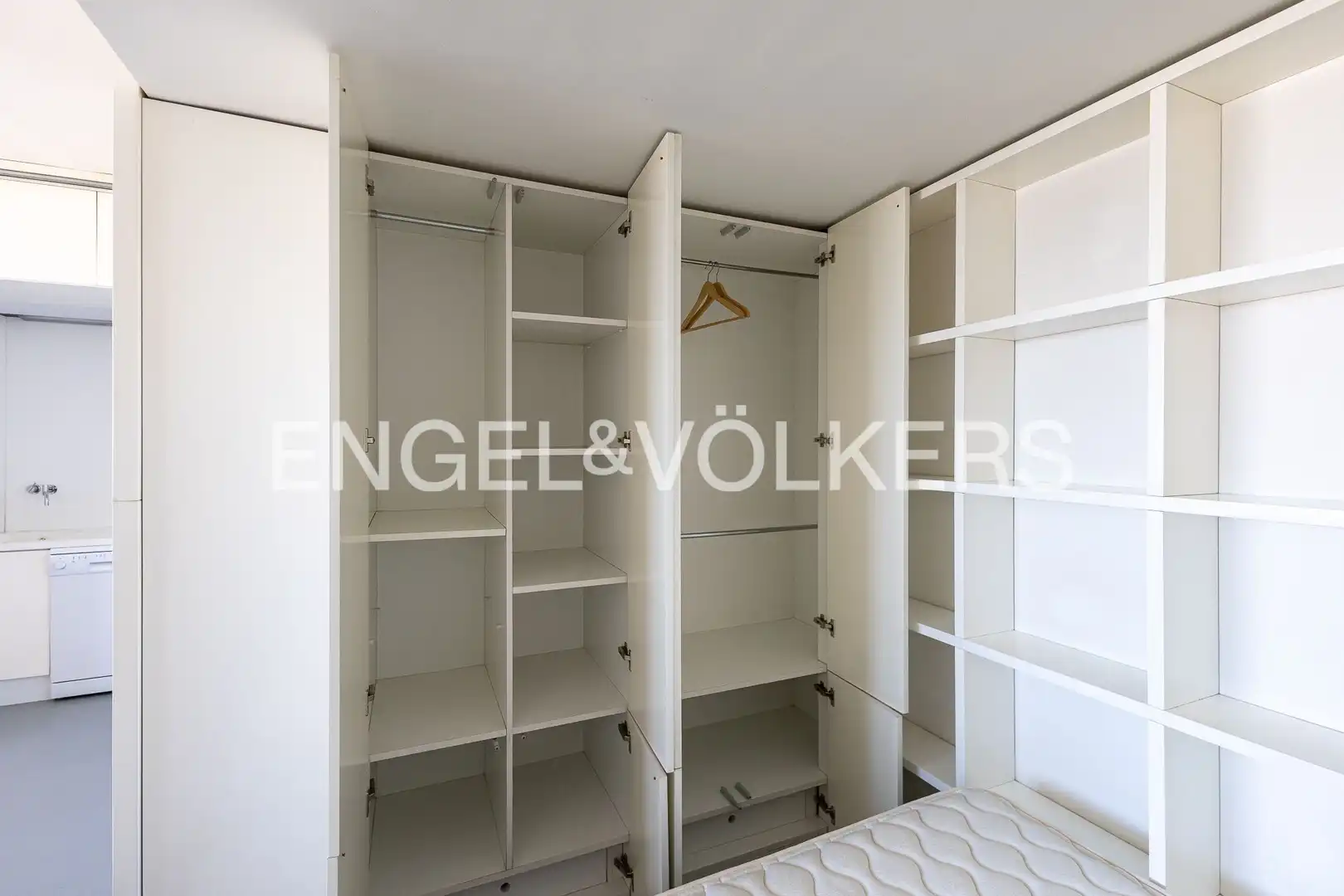 Schlafzimmer von Wohnung zur Miete in Madrid mit Klimaanlage und Heizung