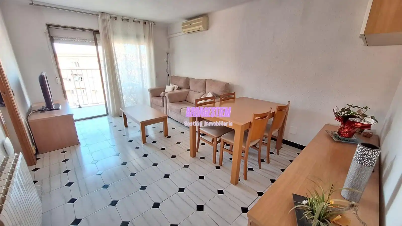 Habitación de Piso en venta en Badalona con Aire acondicionado, Calefacción y Amueblado