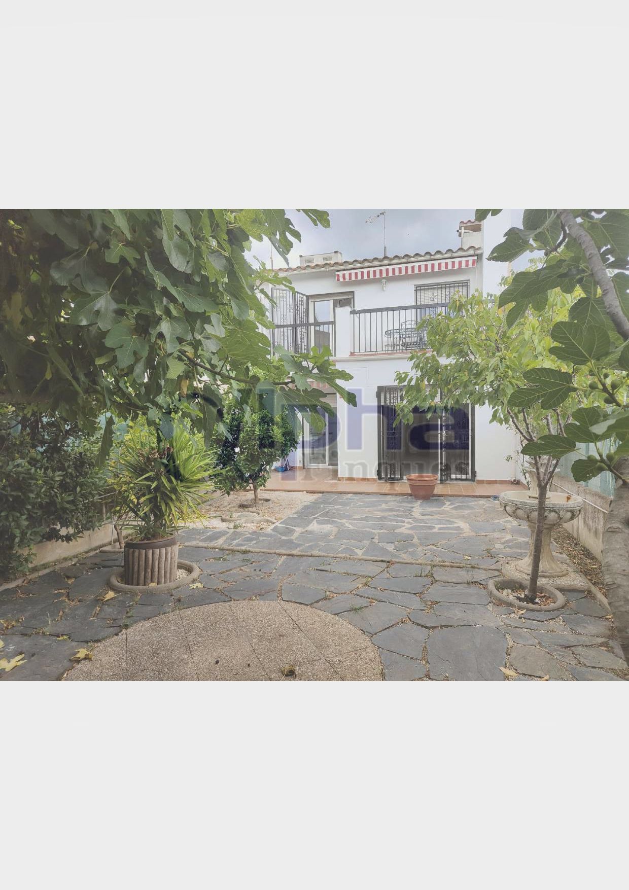 Jardí de Casa adosada en venda en Sant Celoni amb Calefacció, Terrassa i Traster