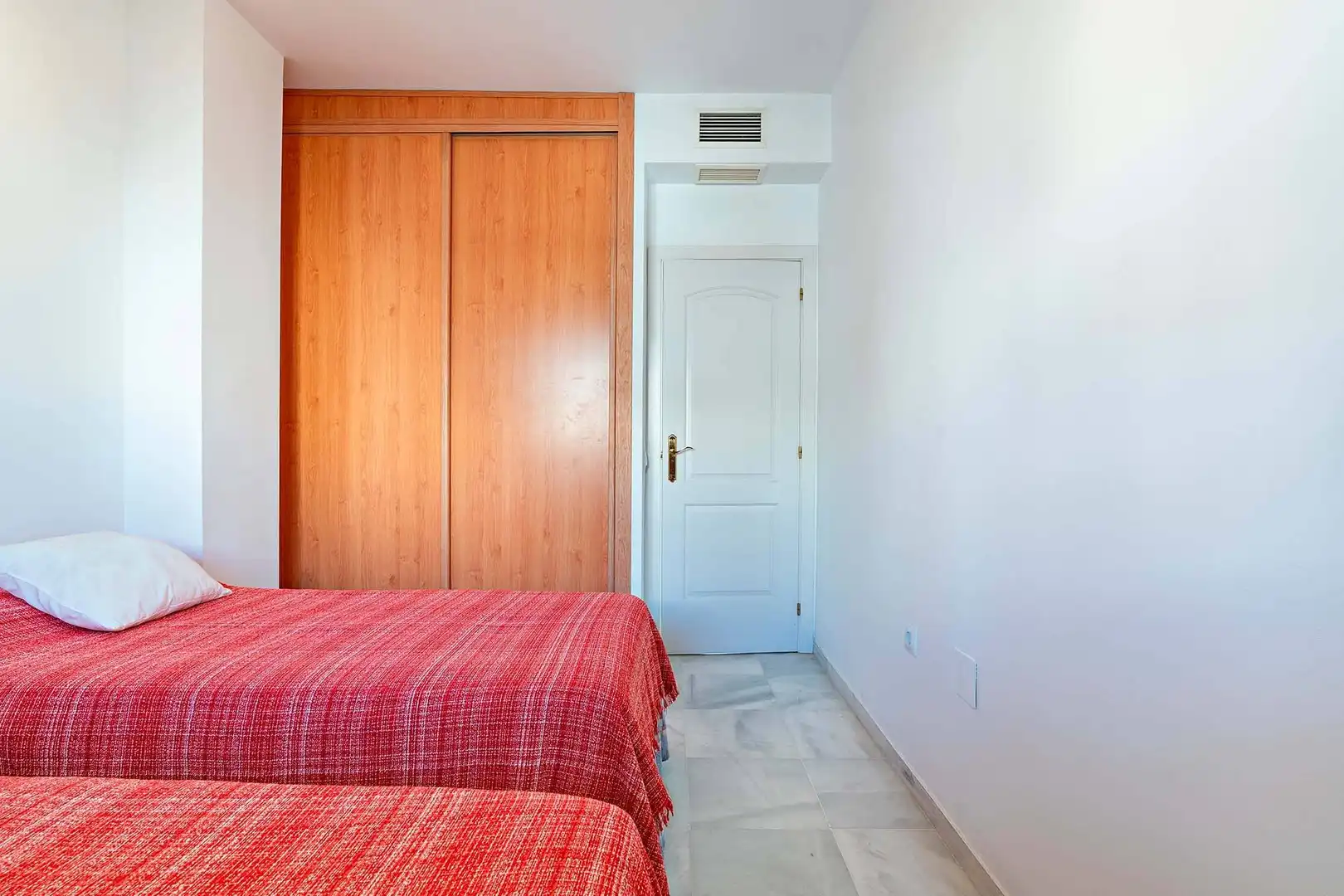 Habitación de Piso en venta en Almería con Jardín privado, Terraza y Trastero