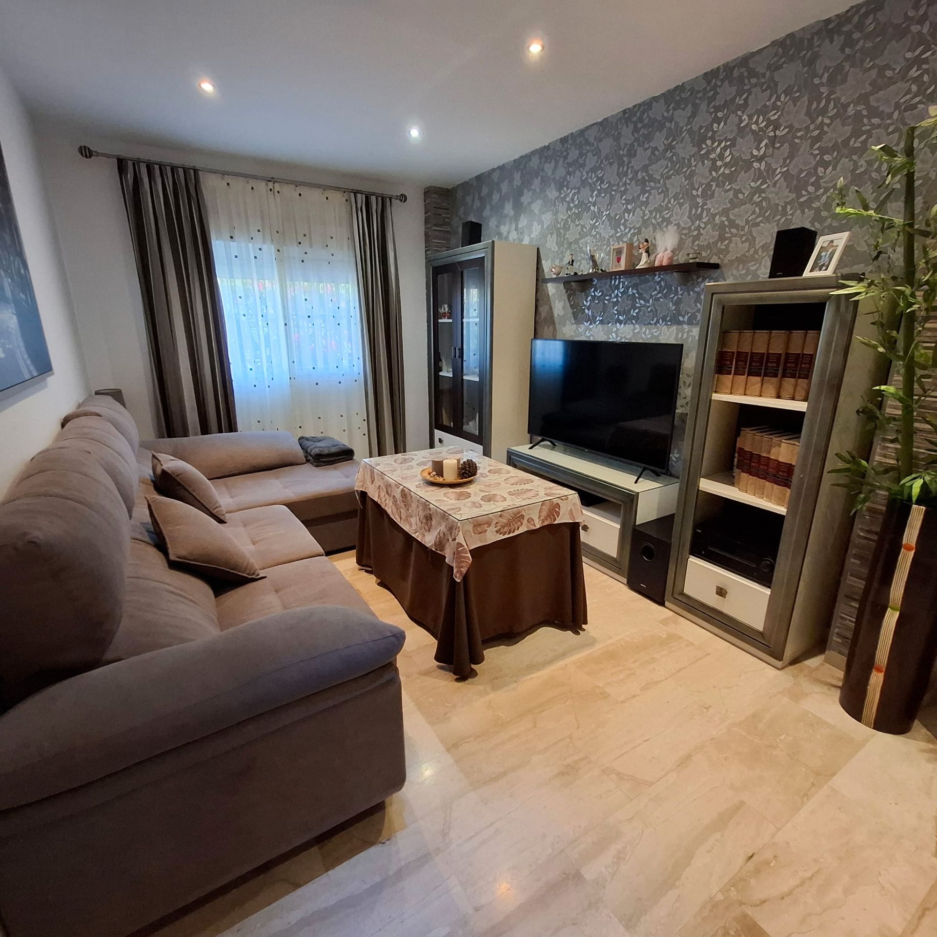 Sala d'estar de Pis en venda en Motril amb Aire condicionat, Moblat i Forn