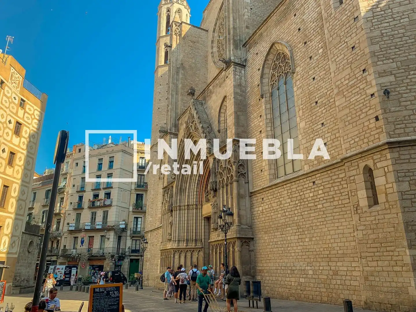 Vista exterior de Local en venda en Barcelona amb Aire condicionat i Terrassa