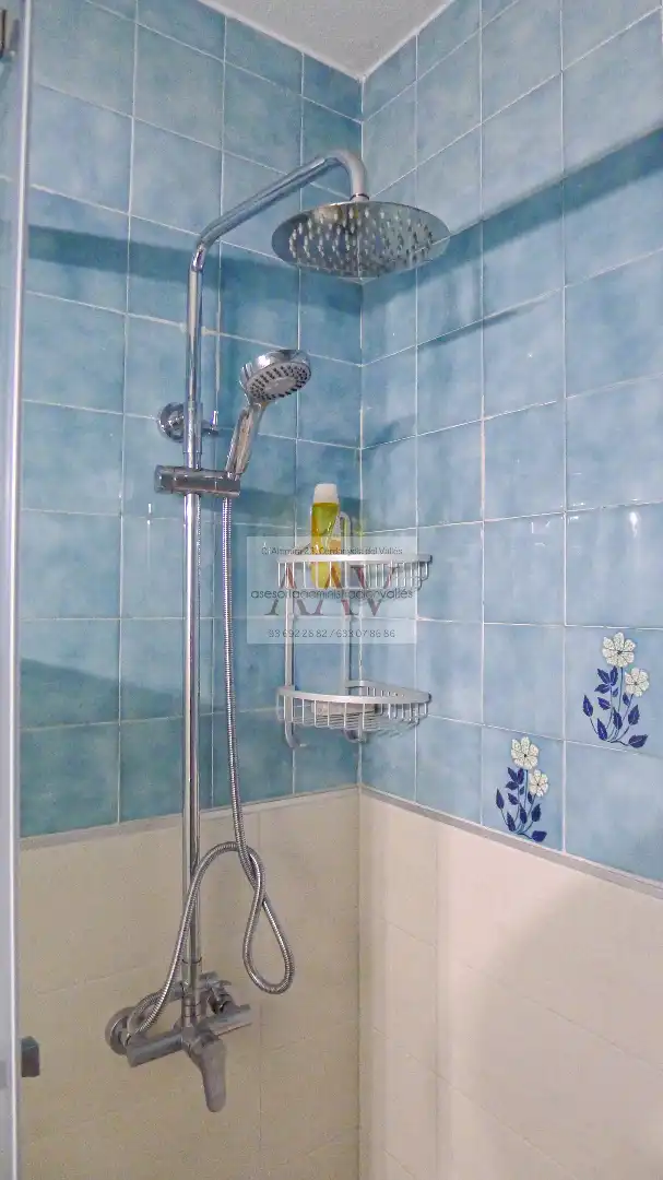 Badezimmer von Wohnung zum Verkauf in Cerdanyola del Vallès mit Klimaanlage, Heizung und Balkon