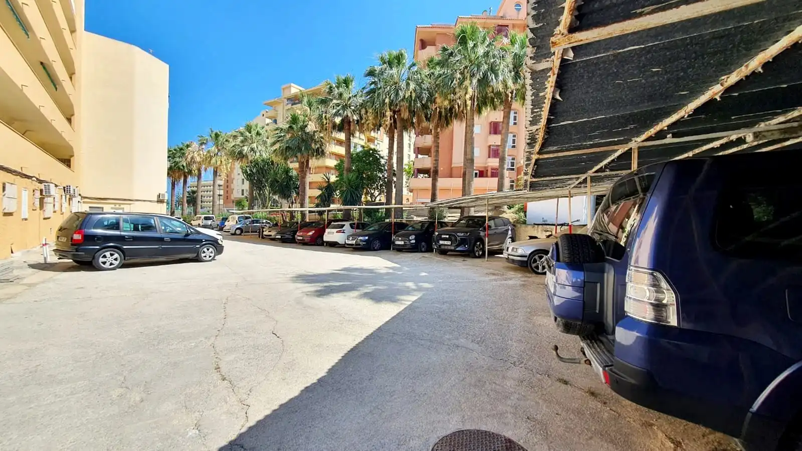Parking de Apartamento en venta en Fuengirola con Horno, Lavadora y Microondas