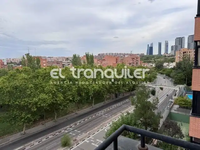 Exterior view of Flat for rent in Madrid  with Air Conditioner, Parquet flooring and Swimming Pool