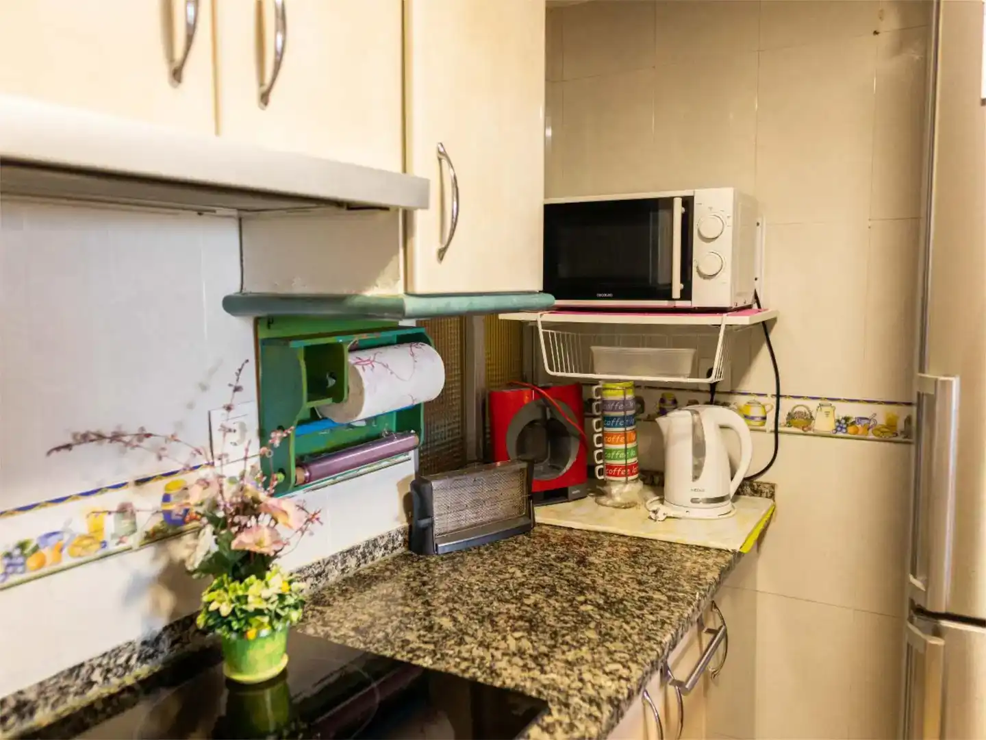 Cuina de Apartament de lloguer en Almuñécar amb Piscina i Moblat