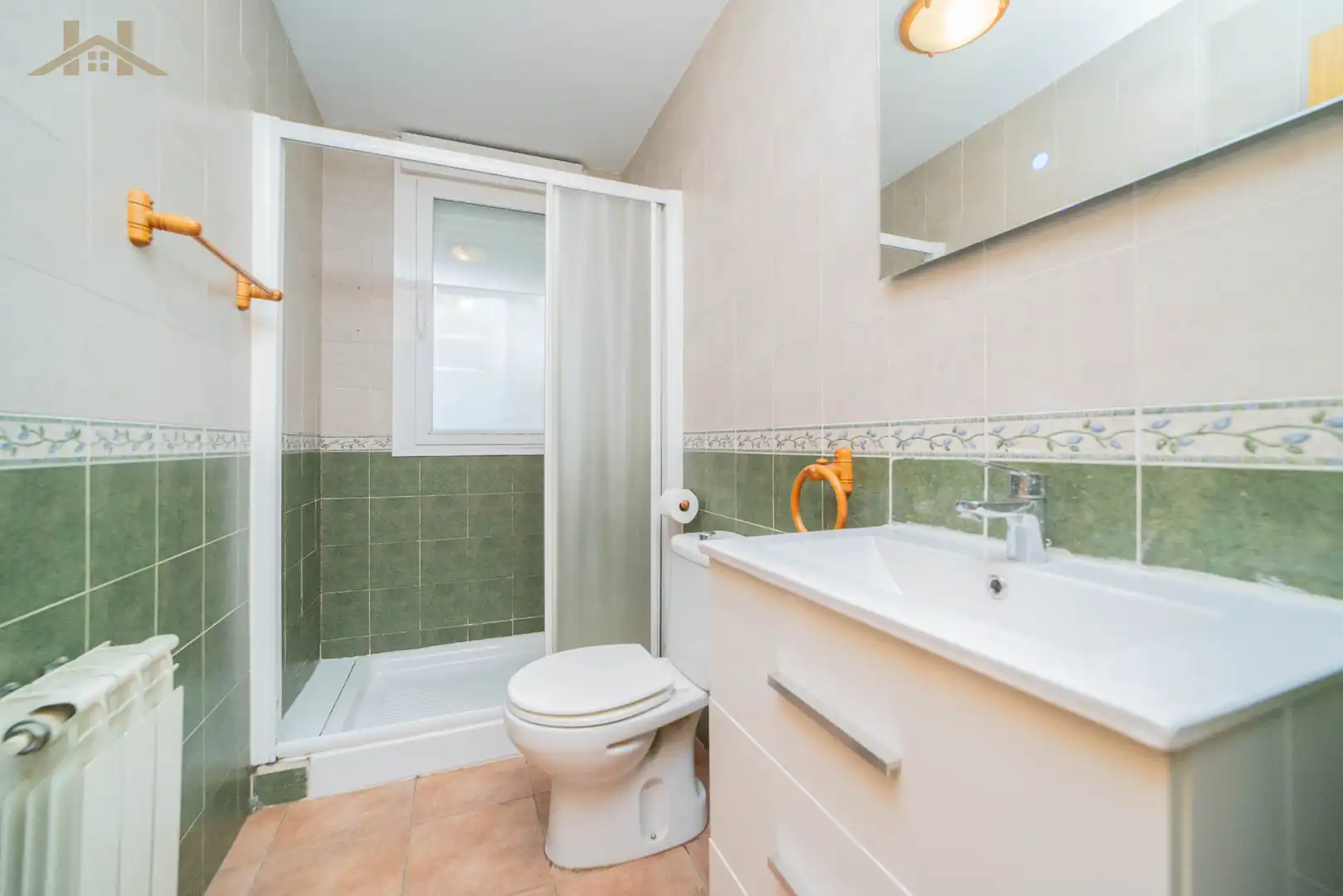 Baño de Casa adosada en venta en Carranque con Aire acondicionado, Calefacción y Jardín privado
