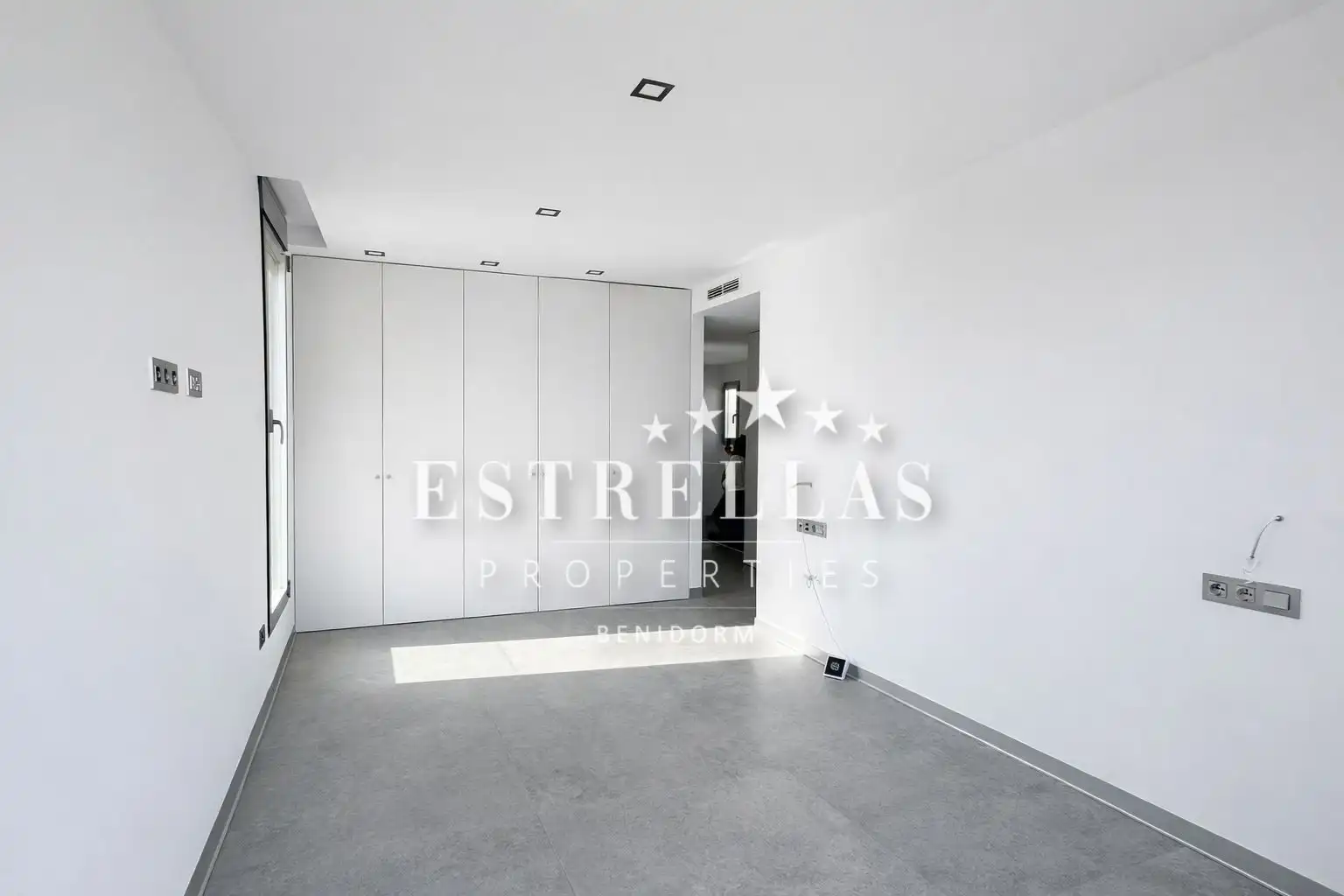 Chalet con piscina en venta en Golf Bahía, imagen 14