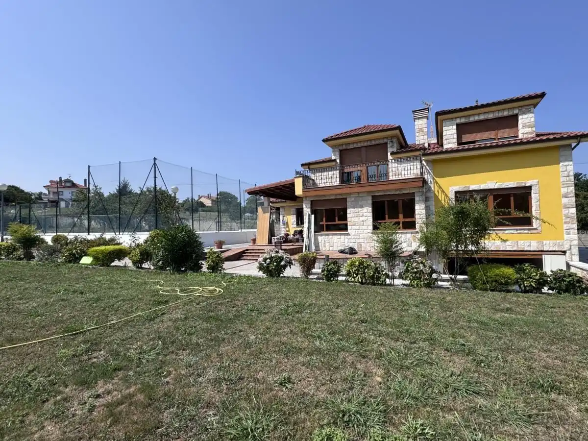 Vista exterior de Casa o xalet en venda en Siero amb Calefacció, Jardí privat i Terrassa