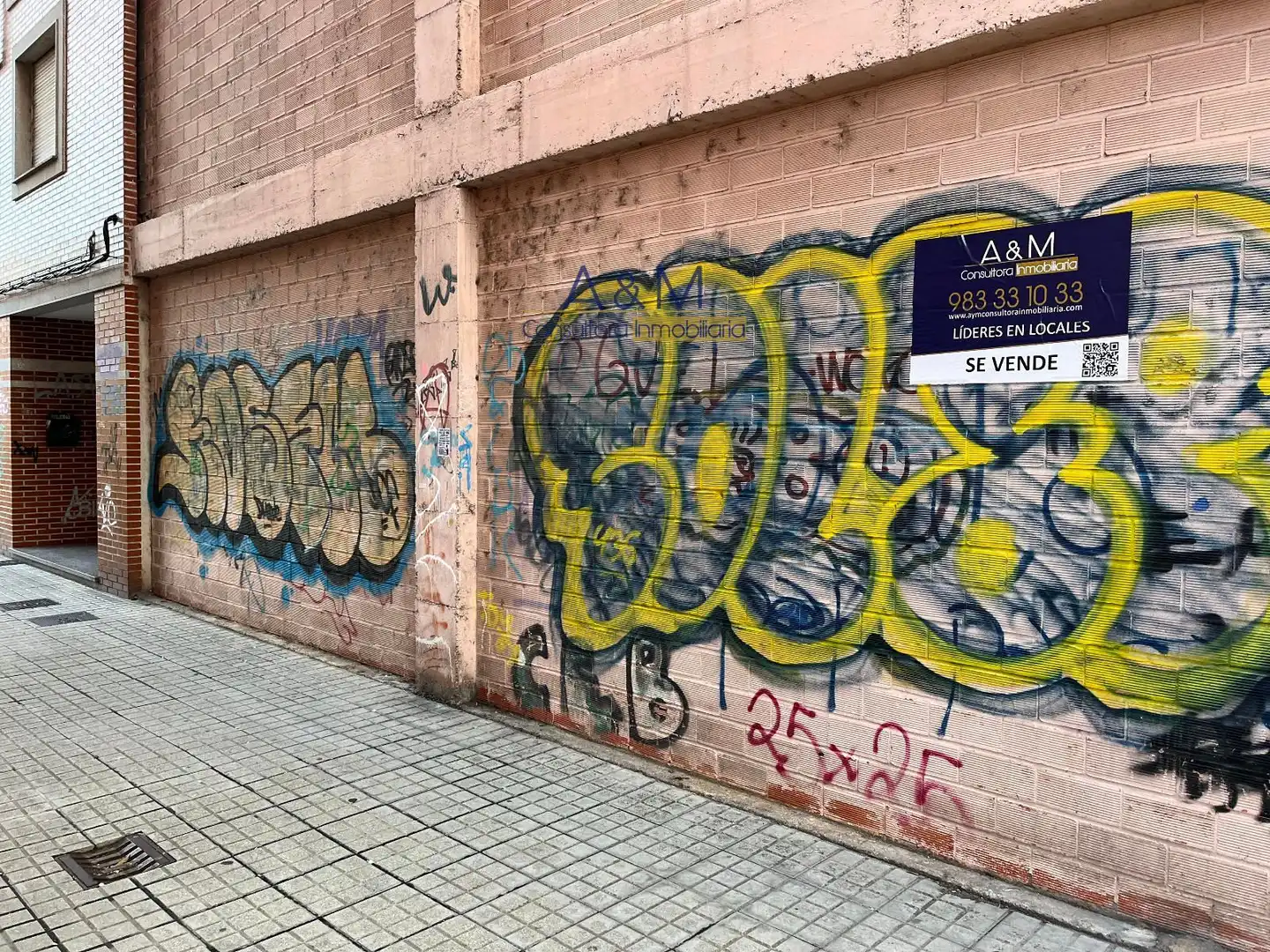 Vista exterior de Local en venta en Ponferrada