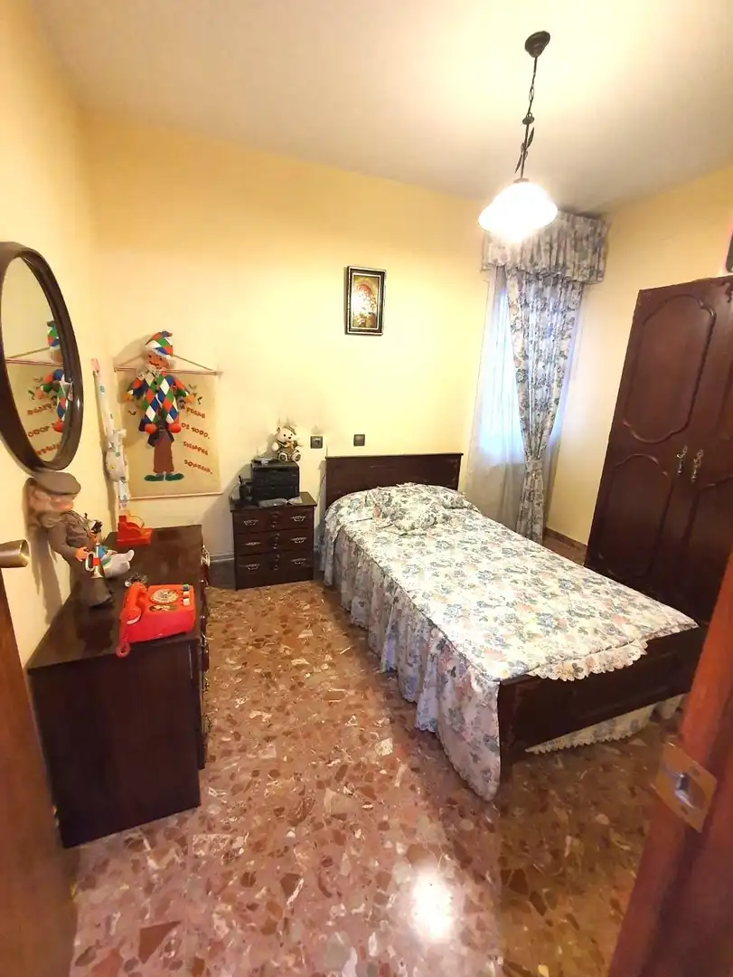 Habitación de Piso en venta en Quesada con Calefacción y Terraza
