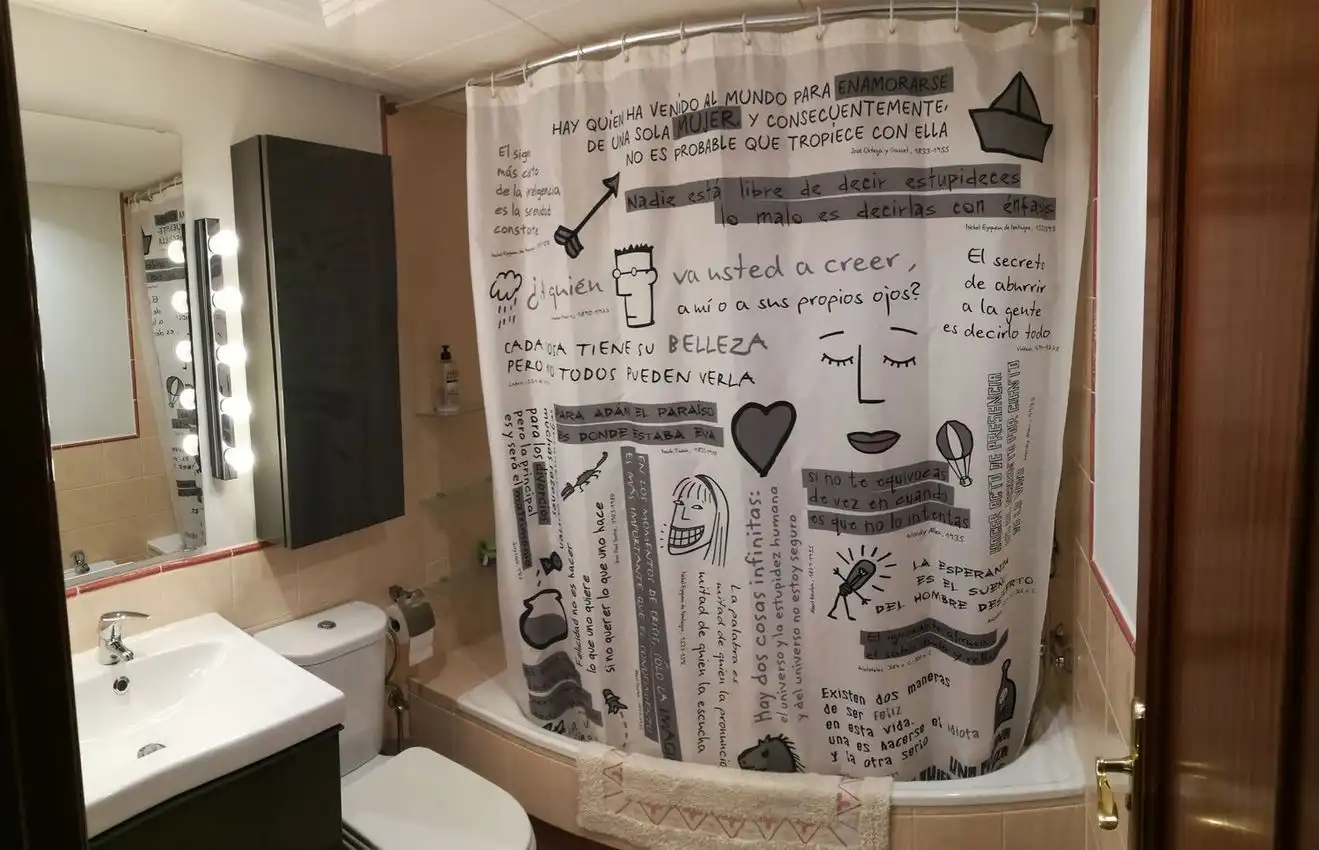 Baño de Casa adosada en venta en Alcalá del Río con Aire acondicionado y Trastero