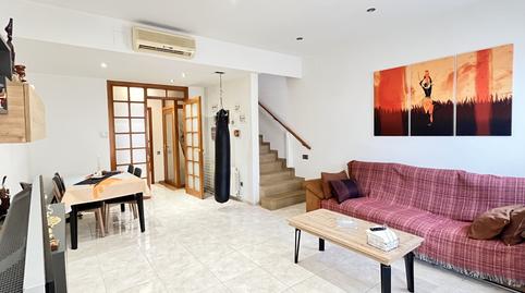 Foto 2 de Casa adosada en venta en Santa Coloma de Cervelló, Barcelona