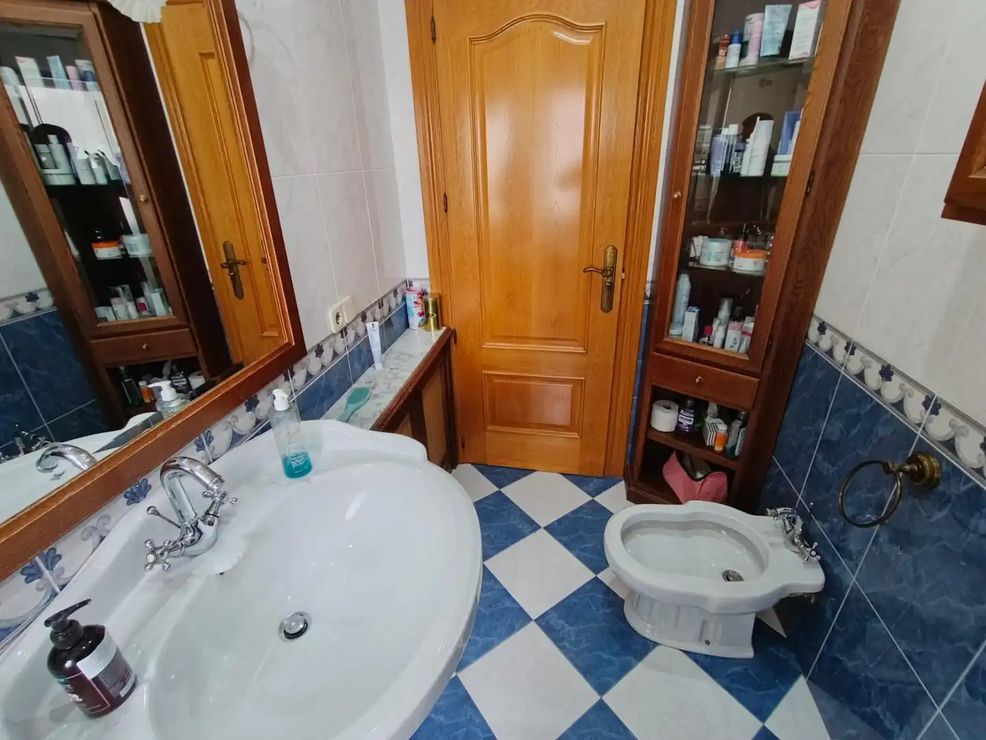 Bathroom of Flat for rent in Albacete  with Air Conditioner, Heating and Parquet flooring
