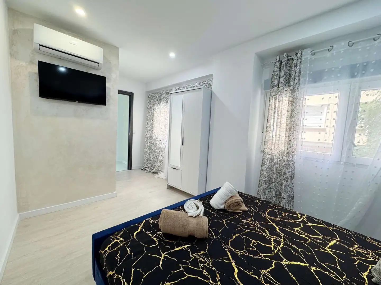 Habitación de Piso en venta en Alicante / Alacant con Aire acondicionado, Terraza y Trastero