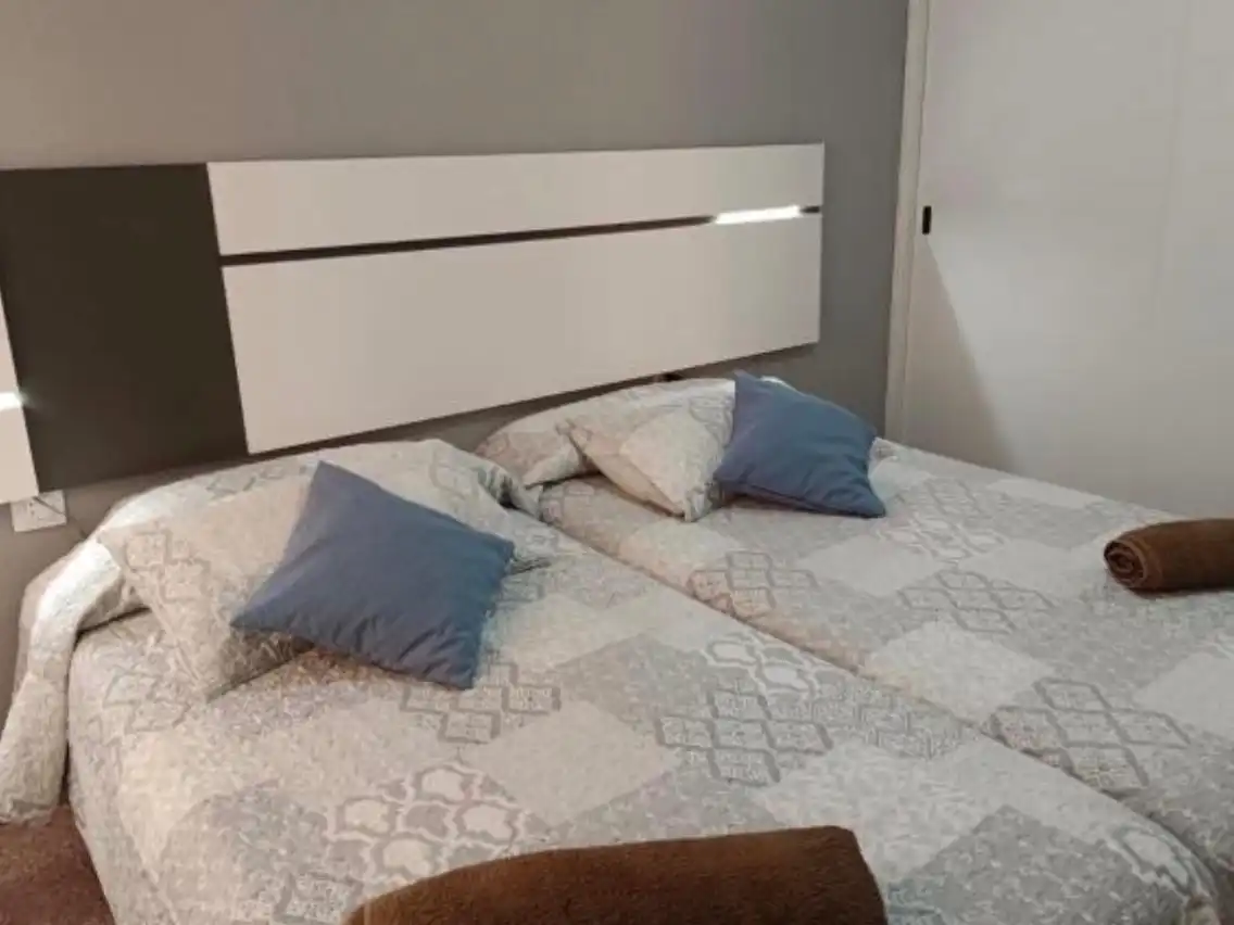 Habitación de Piso de alquiler en Santa Pola con Amueblado, Lavadora y Microondas