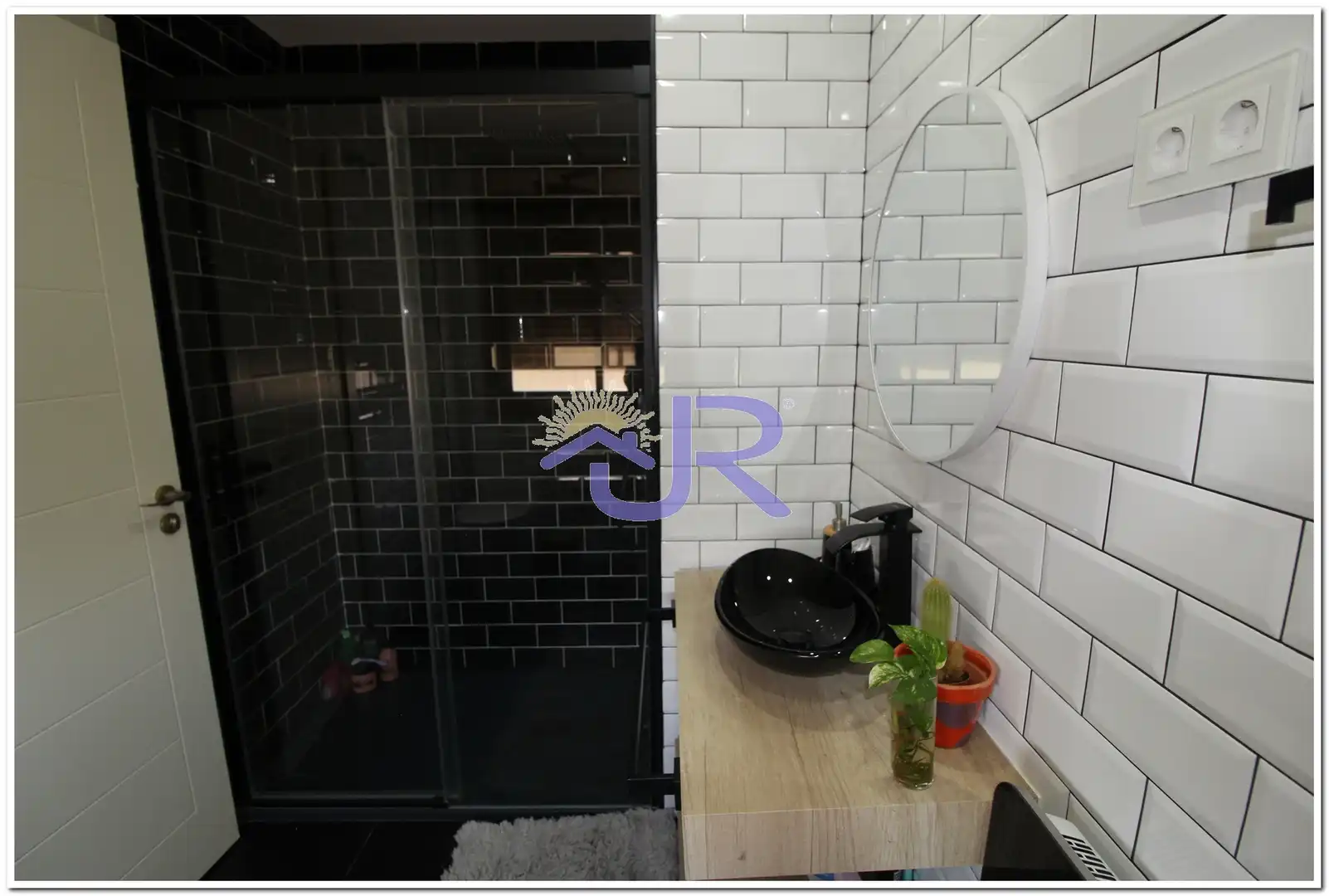 Bathroom of Houses for sale in Paracuellos de Jarama  with Air Conditioner, Private garden and Swimming Pool