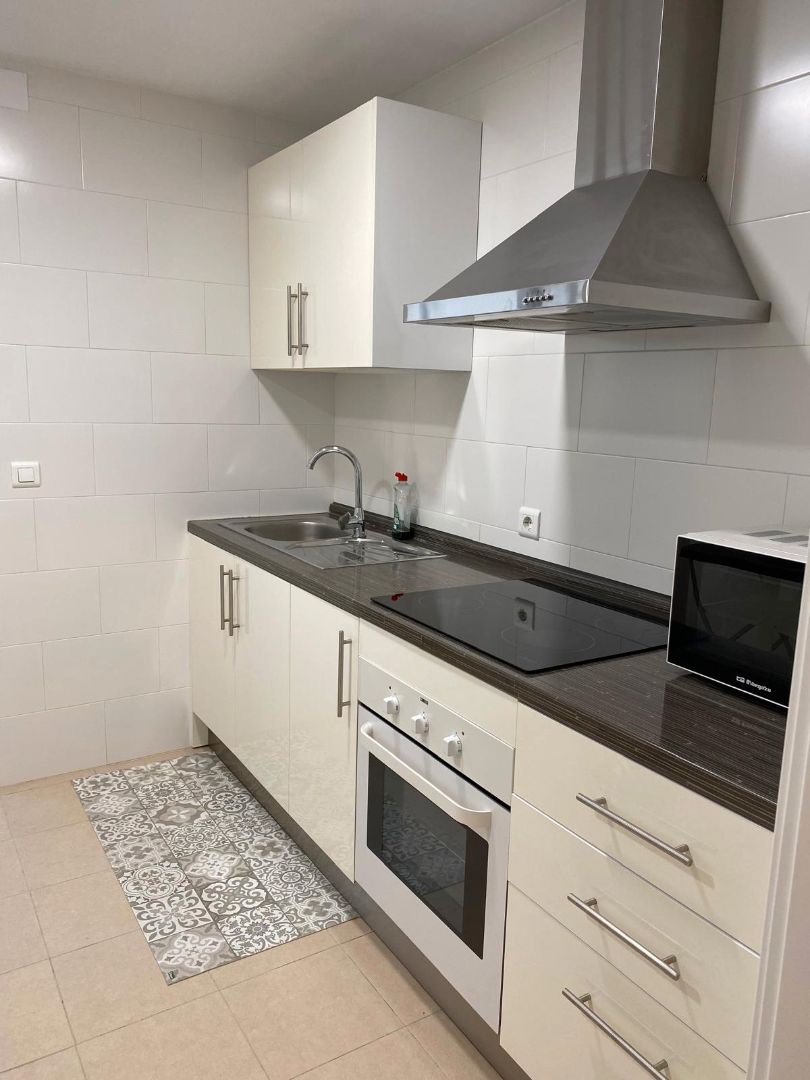 Cuina de Pis de lloguer en Málaga Capital amb Aire condicionat, Terrassa i Moblat