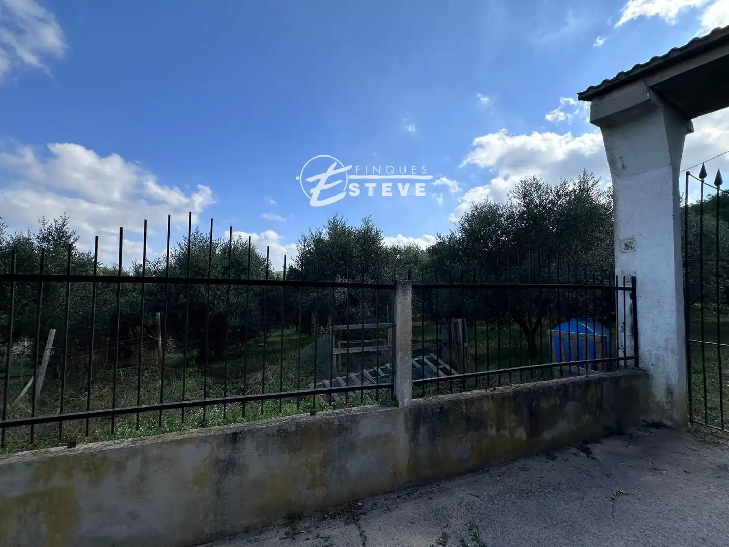 Vista exterior de Pis en venda en Castellet i la Gornal amb Terrassa, Traster i Piscina