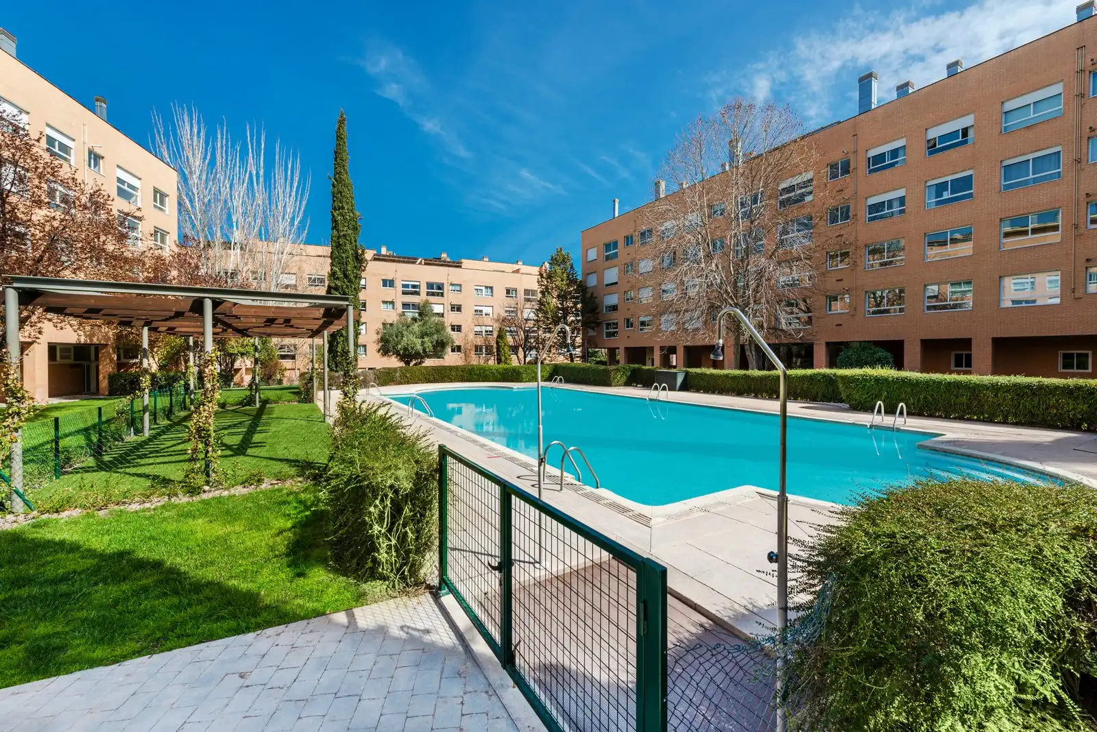 Piscina de Piso de alquiler en Madrid con Trastero
