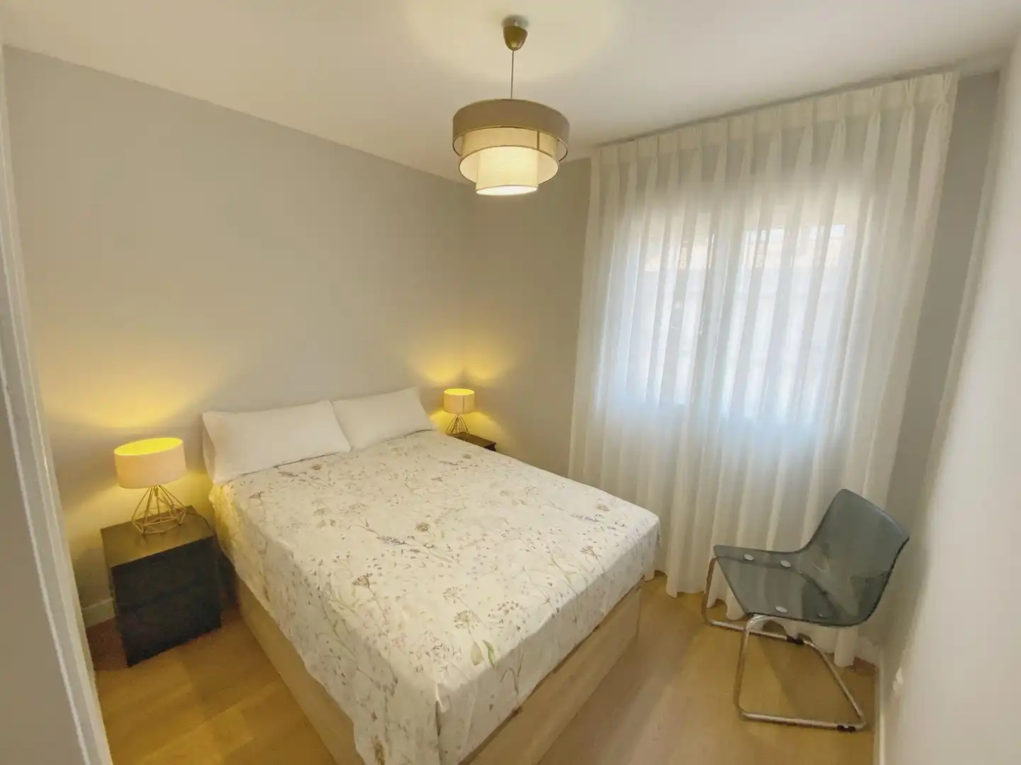 Schlafzimmer von Einfamilien-Reihenhaus zur Miete in Las Rozas de Madrid mit Klimaanlage, Heizung und Privatgarten