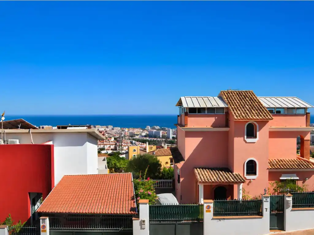 Vista exterior de Casa adosada en venta en Benalmádena con Aire acondicionado, Jardín privado y Amueblado