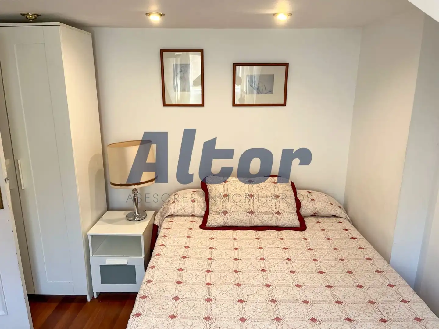 Dormitori de Dúplex de lloguer en Madrid amb Aire condicionat, Calefacció i Moblat