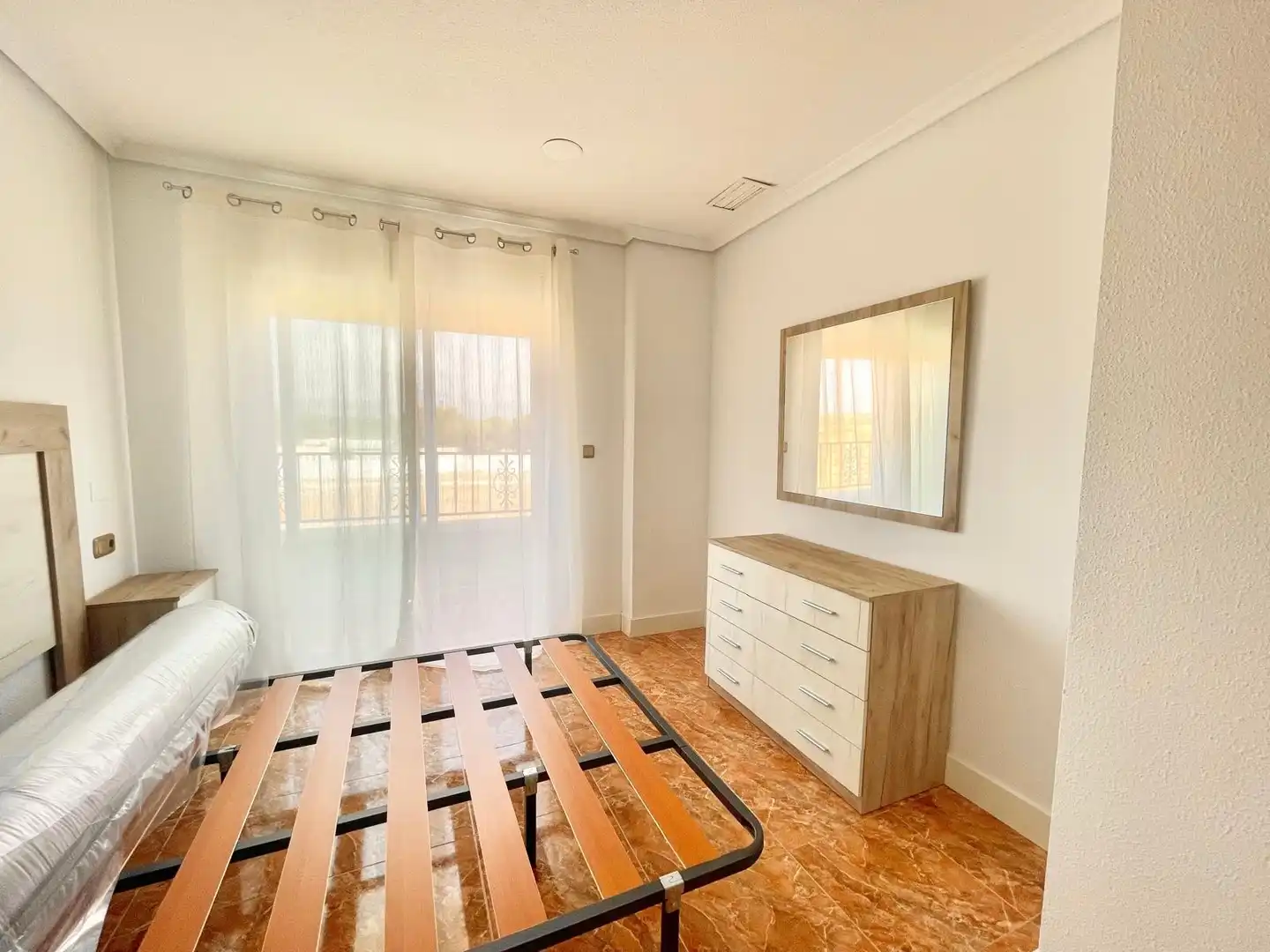 Dormitori de Apartament de lloguer en Albatera amb Traster, Moblat i Rentadora