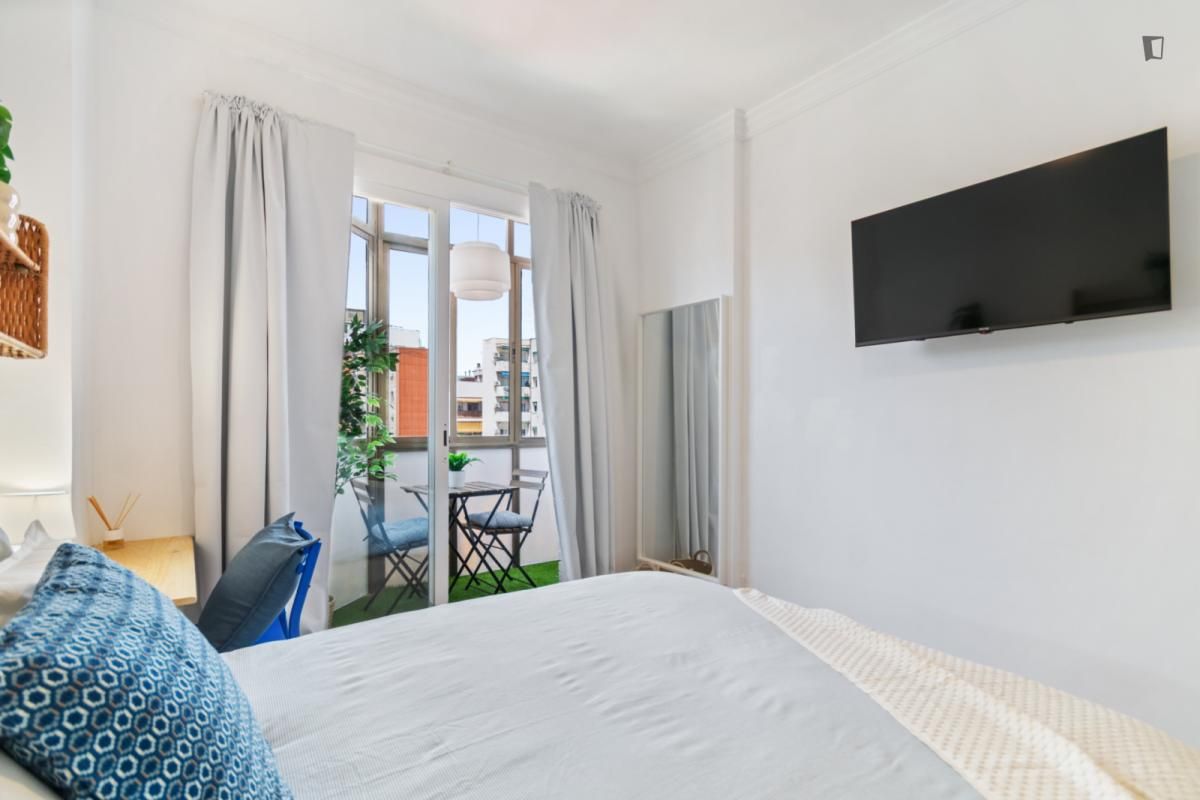 Dormitori de Apartament per a compartir en  Barcelona Capital amb Moblat, Forn i Rentadora