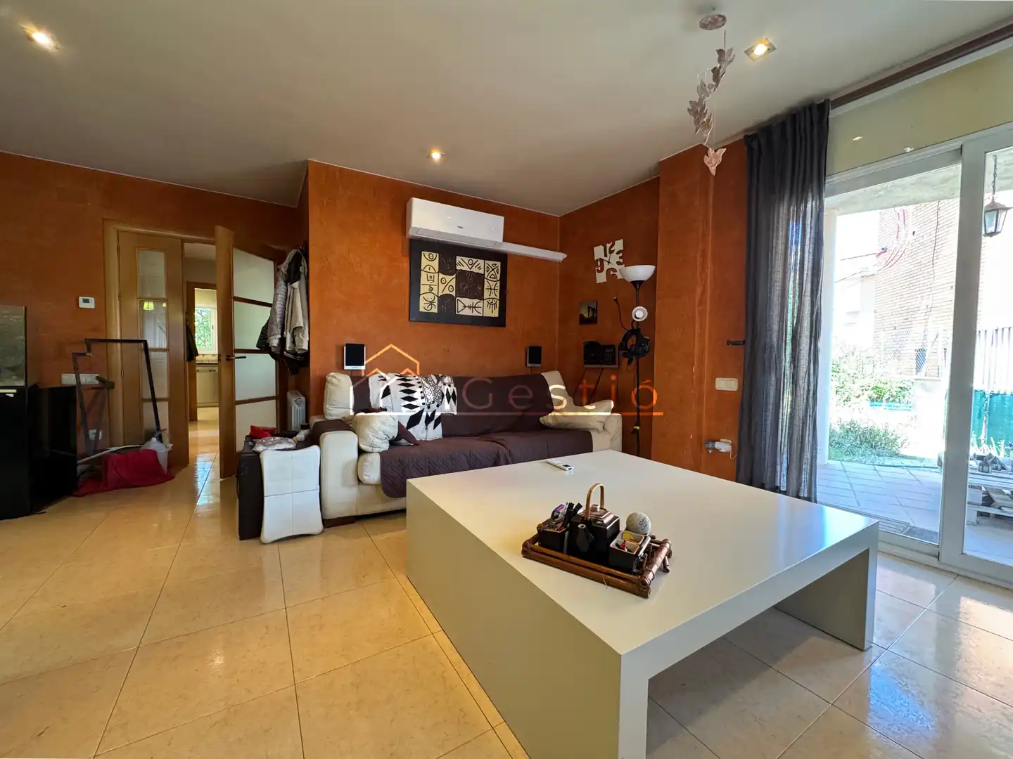 Sala de estar de Casa adosada en venta en Castellbell i el Vilar con Aire acondicionado, Calefacción y Jardín privado
