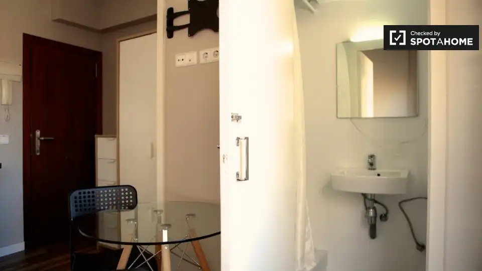 Baño de Piso de alquiler en Barcelona con Aire acondicionado, Calefacción y Amueblado