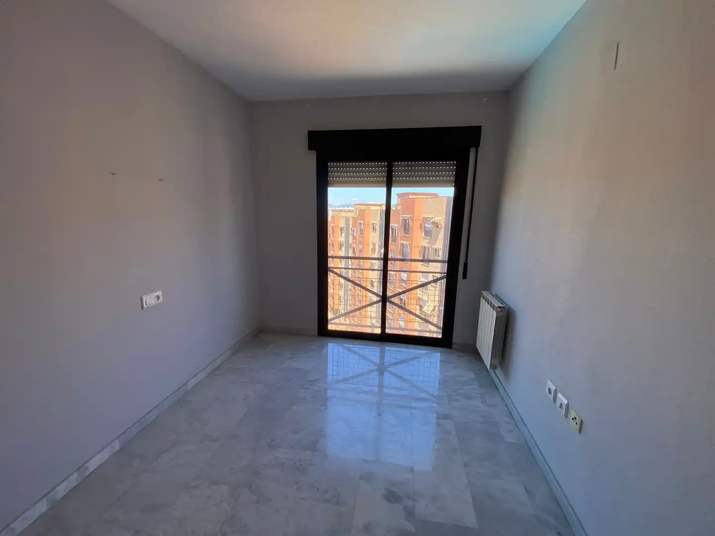 Habitación de Piso en venta en Granada con Calefacción