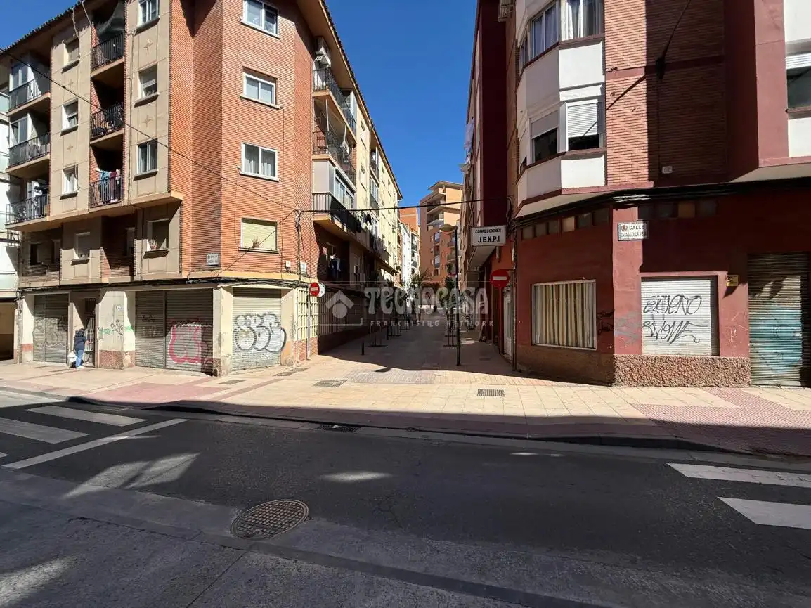 Vista exterior de Local en venta en Zaragoza