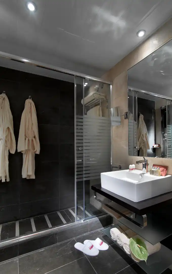 Badezimmer von Wohnung zum Verkauf in Barcelona mit Klimaanlage, Heizung und Parkett
