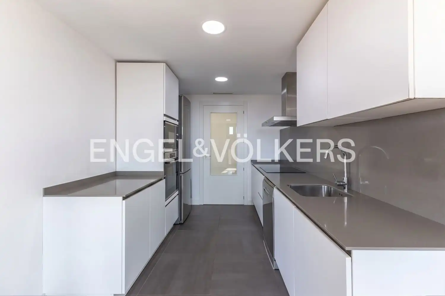 Kitchen of Flat for rent in Valencia  with Air Conditioner, Heating and Terrace