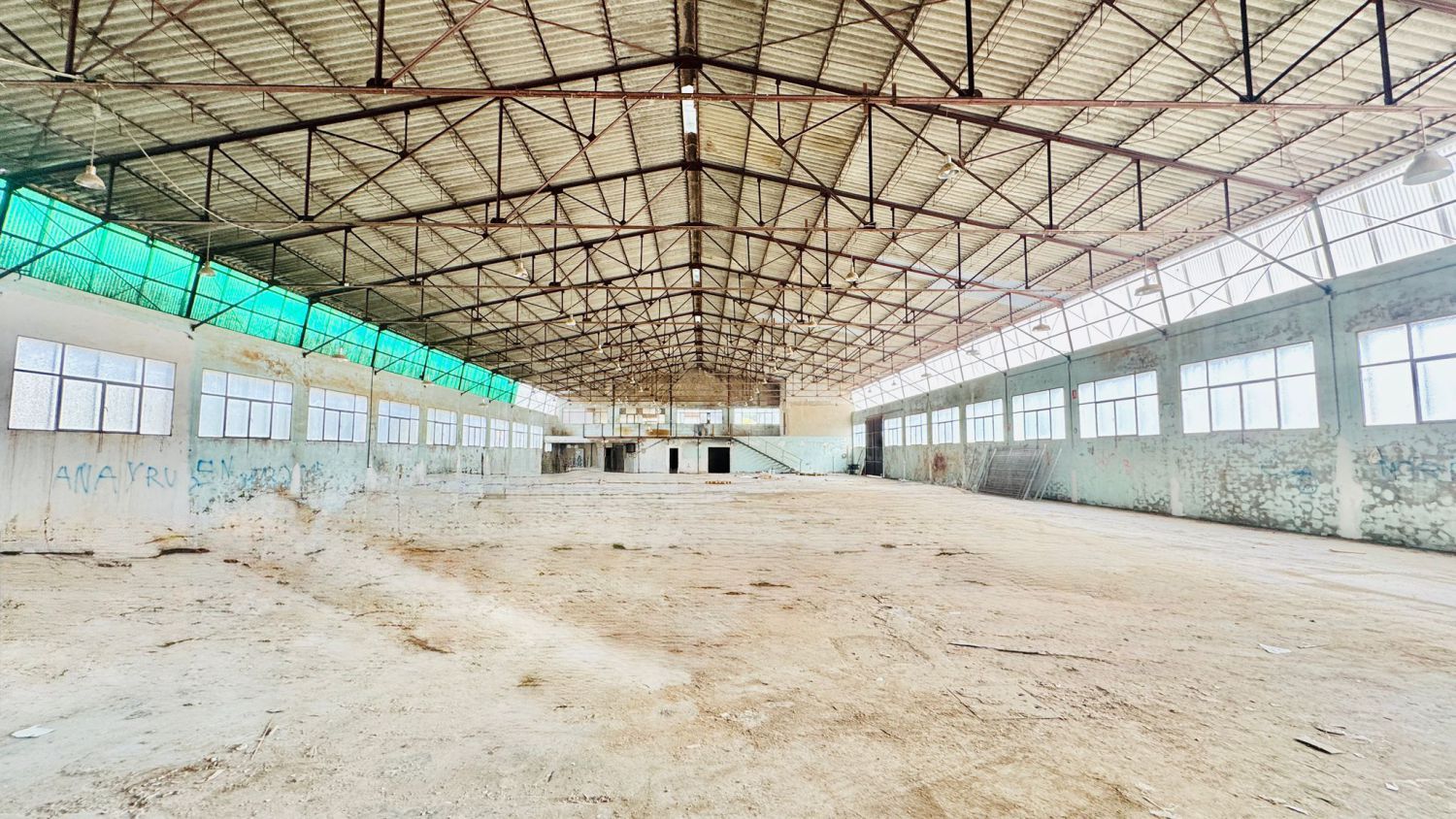 Vista exterior de Nau industrial de lloguer en Orihuela