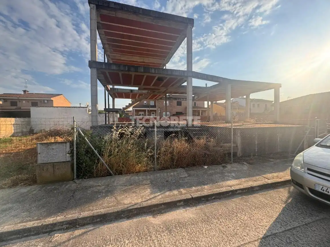 Casa adosada en venta en Calera y Chozas