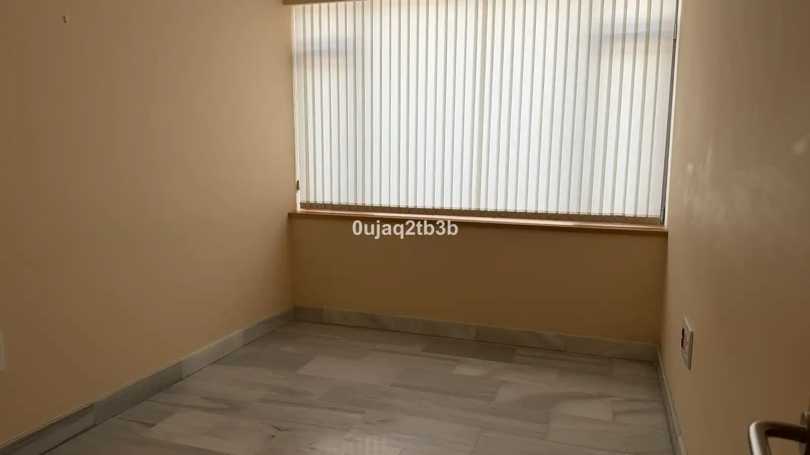 Dormitori de Oficina en venda en Marbella amb Aire condicionat